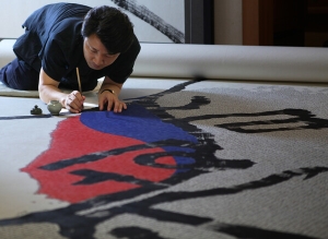 - “이 시대의 대표적인 평화예술가로 한한국 작가 꼽아”